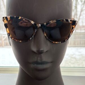 Women’s William Morris Tortoise Shell Sunglasses NWOT